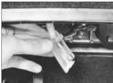 VOLKSWAGEN Golf (1984) - Direction indicators and hazard flasher system - operation and testing - 3