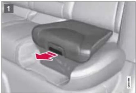 VOLVO V60 (2012) - Κατέβασμα του βοηθητικού παιδικού καθίσματος δύο σταδίων - 1