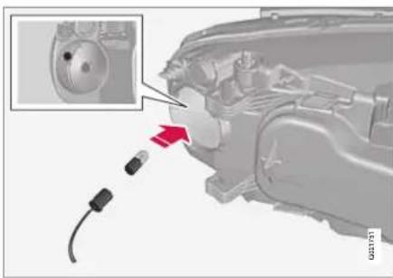 VOLVO V70 (2013) - Remplacement d'ampoule - feux de gabarit avant - 1