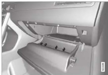 VOLVO V70 (2013) - Boîte à gants - 1
