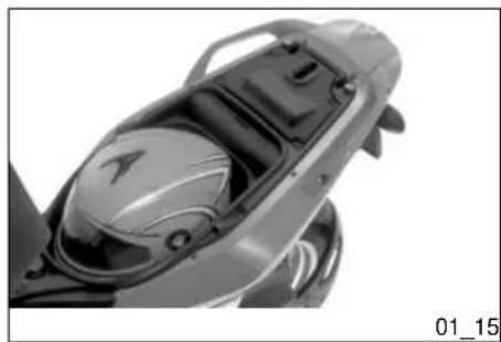 GILERA Runner ST 125 (2005) - Opening the saddle (01\_14, 01\_15) - 1