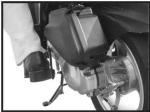 KYMCO Agility Carry - Starting the engine (kick start) - 1