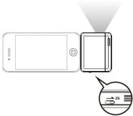 AIPTEK MobileCinema i20 - Den Projektor ein/ausschalten - 1