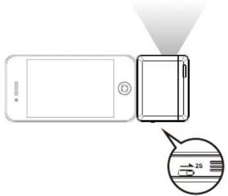 AIPTEK MobileCinema i20 - De projector aan/uit schakelen - 1
