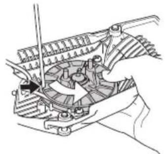 HUSQVARNA 545 TrioBrake - Een gebroken of versleten starterkoord vervangen - 5