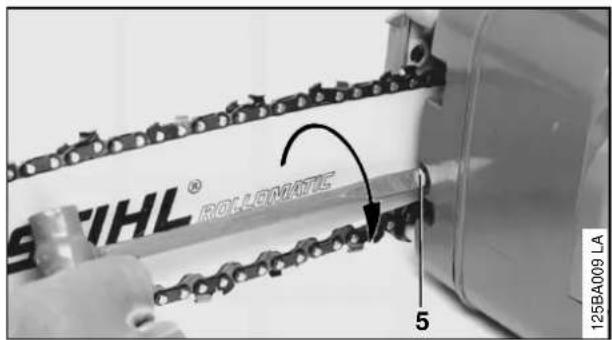 STIHL 009 - Mounting the Bar and Chain - 10
