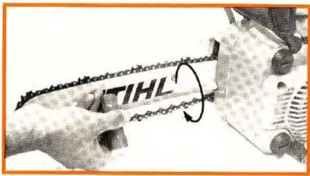 STIHL 011 - Mounting the Bar and Chain - 5