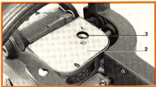 STIHL 011 - The air filter must therefore be cleaned when engine power begins to drop off. - 2