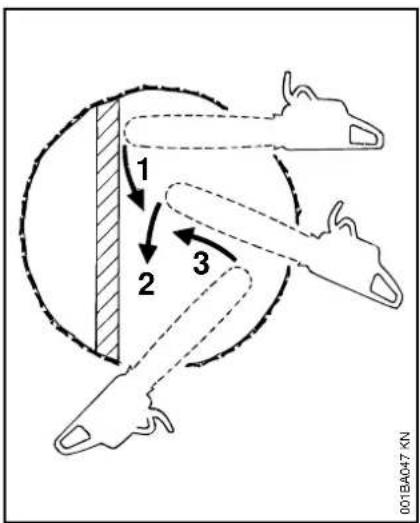 STIHL 011 - Felling cut for small diameter trees: simple fan cut - 1