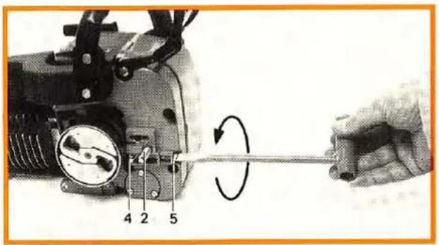 STIHL 011 - Mounting the Bar and Chain - 1
