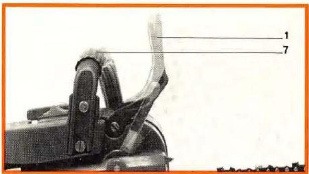 STIHL 011 - Other points to observe when starting the engine: - 1