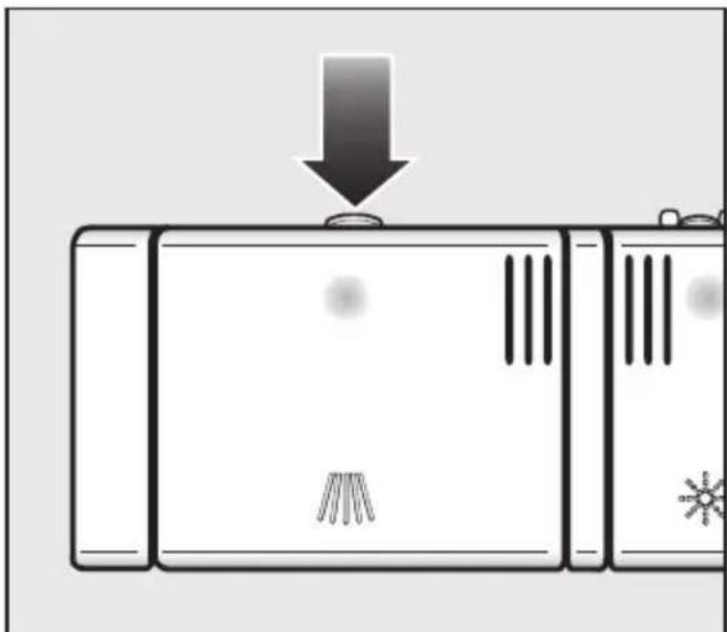 MIELE G 5880 SCVi - Remplissage du réservoir à détergent - 1