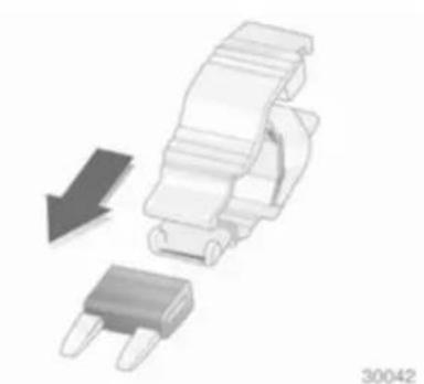OPEL Astra Twintop (2010) - Fuse extractor - 1