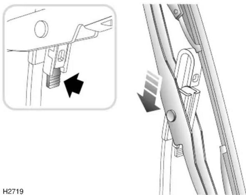 Rover 75 (1999) - Replacing the wiper blade - 1