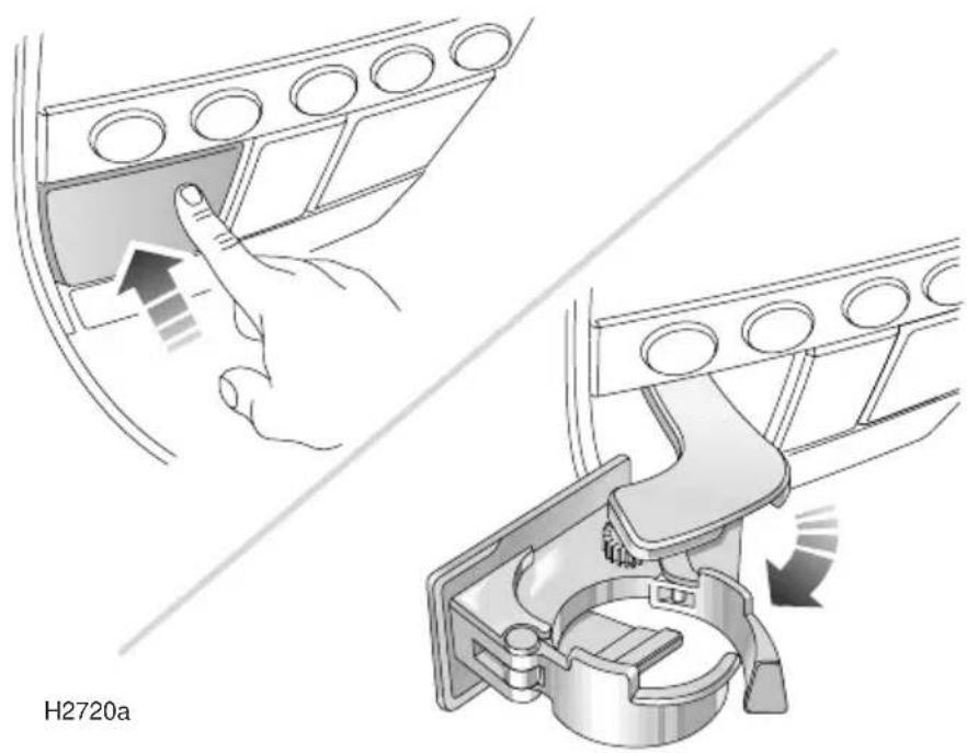 Rover 75 (1999) - Front cup holder ^ - 1