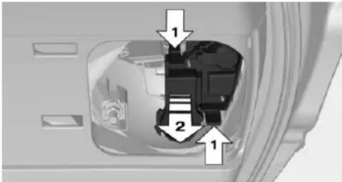 BMW 328i xDrive Sports Wagon (2014) - Replacing the reversing lamp and inner brake lamp - 1