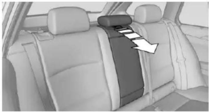 BMW 328i xDrive Sports Wagon (2014) - Folding down the middle section - 1