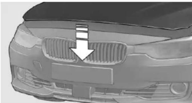 BMW 328i xDrive Sports Wagon (2014) - Closing the hood - 1