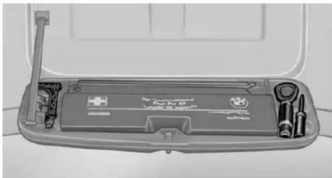 BMW 740Li xDrive Sedan (2014) - Onboard vehicle tool kit - 1