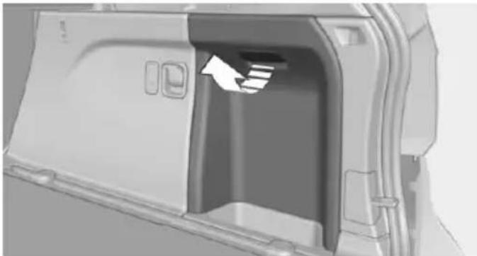 BMW X5 xDrive35d (2014) - Manually unlocking fuel filler flap - 1