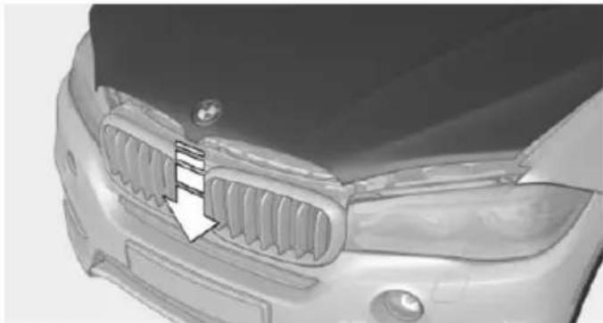 BMW X5 xDrive35d (2014) - Closing the hood - 1