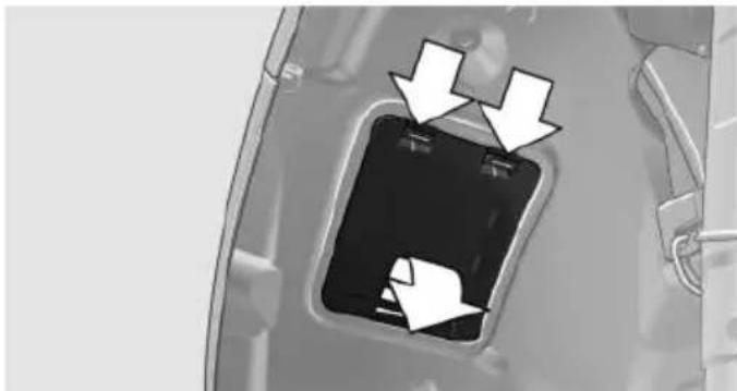 BMW 328i Sedan (2013) - Accessing the turn signals and low beams - 1