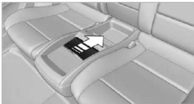 BMW X6 xDrive50i (2013) - Sockets - 5