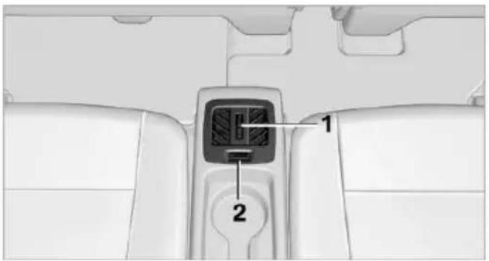 BMW X6 xDrive50i (2013) - BMW X5: heating and ventilation, 3rd row seats - 1