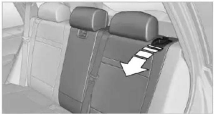 BMW X6 xDrive50i (2013) - BMW X6: before folding the rear seat backrest forward - 1