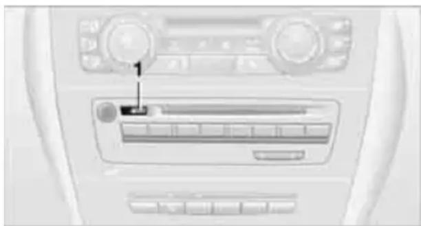 BMW 135i Coupe (2012) - Inserting navigation DVD - 1