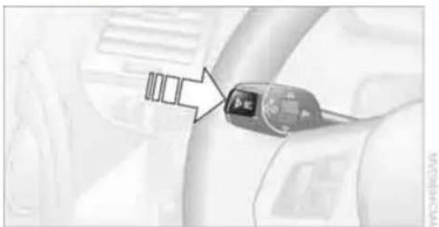 BMW 135i Coupe (2012) - Calling up information - 1
