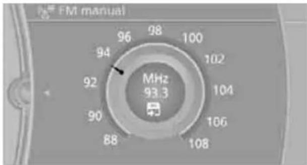 BMW 135i Coupe (2012) - Selecting a station manually - 1