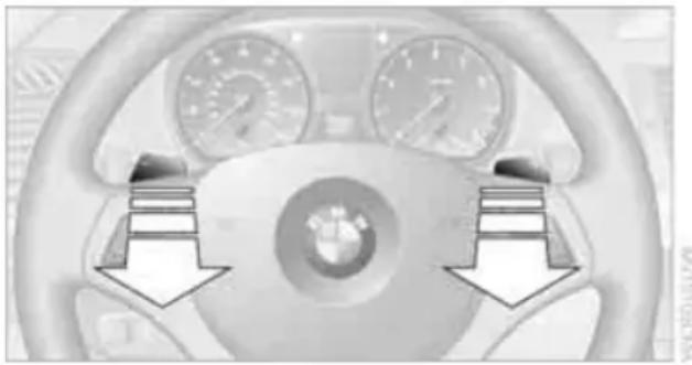 BMW 135i Coupe (2012) - Shifting gears via shift paddles\* on the steering wheel - 2