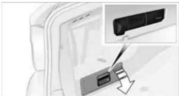 BMW 135i Coupe (2012) - CD changer\* - 1