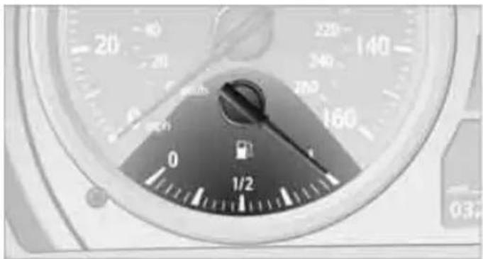 BMW 335i Coupe (2012) - Fuel gauge - 1