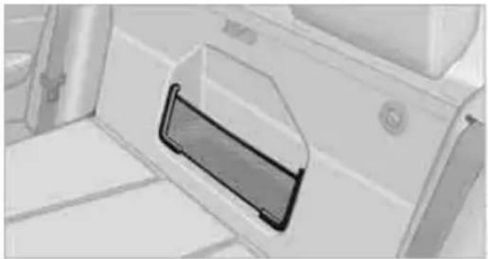 BMW 335i Coupe (2012) - Storage compartment behind the rear seat backrest - 1