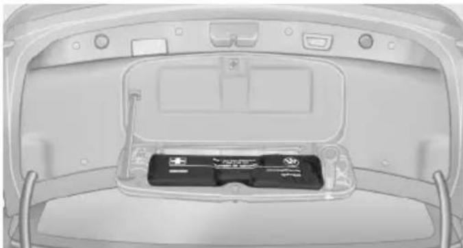 BMW 528i xDrive Sedan (2012) - First aid kit - 1