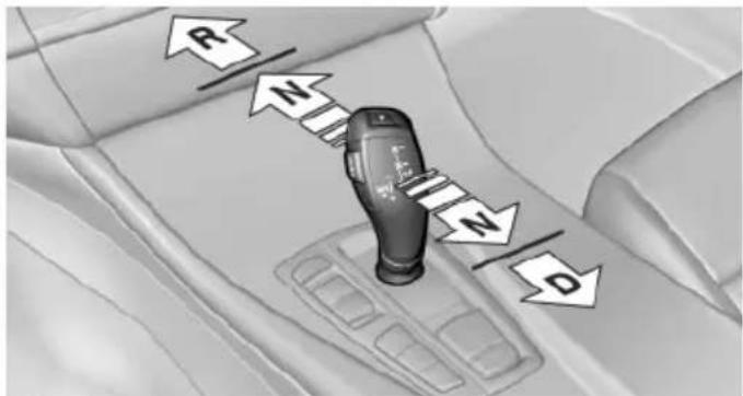 BMW 550i xDrive Sedan (2012) - Engaging the transmission position - 2