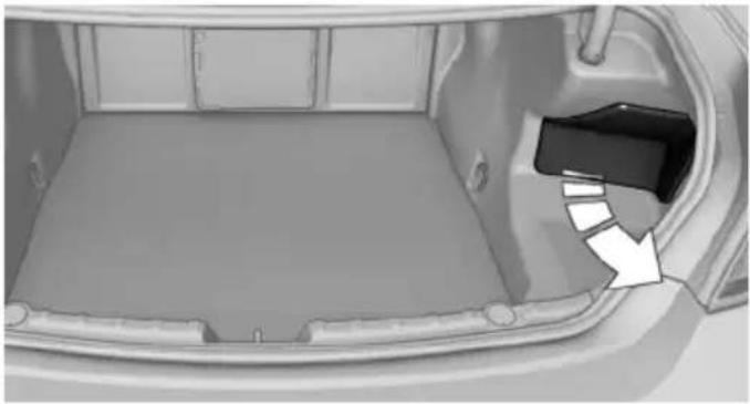 BMW 650i xDrive Coupe (2012) - Manually unlocking fuel filler flap - 1