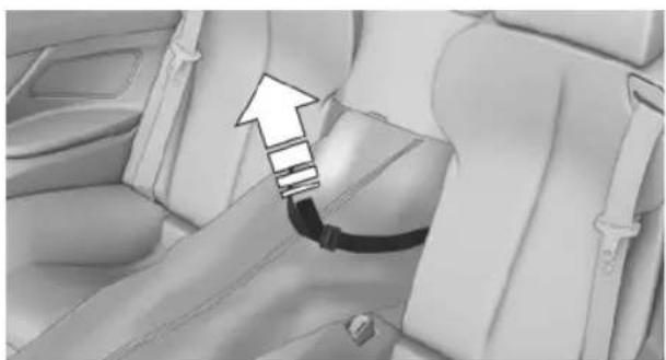 BMW 650i xDrive Convertible (2012) - Preparing and loading the ski bag - 3