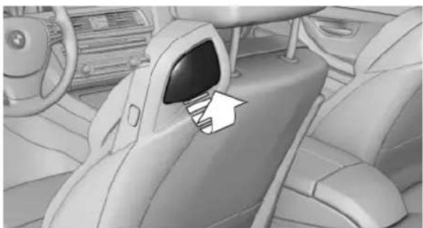 BMW 650i xDrive Convertible (2012) - Unlocking the backrest - 1