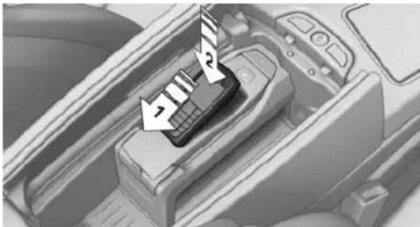 BMW 650i xDrive Convertible (2012) - Inserting the mobile phone - 1