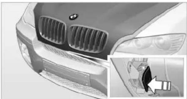 BMW X6 M (2012) - Opening the hood - 3