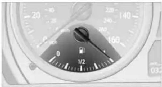 BMW 328i xDrive Sedan (2011) - Fuel gauge - 1