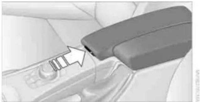BMW 328i xDrive Sedan (2011) - Storage compartment - 1