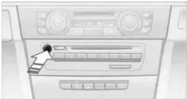 BMW 328i xDrive Sedan (2011) - Radio - 1