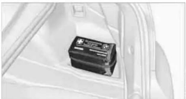 BMW 128i Coupe (2010) - First aid pouch\* - 1