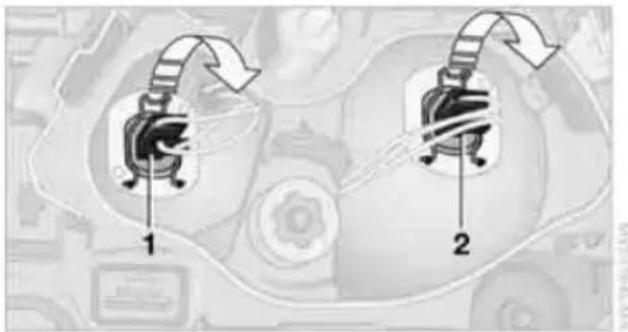 BMW 128i Coupe (2010) - Halogen low beams and high beams - 2