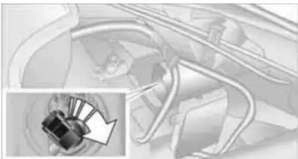 BMW 335i xDrive Sedan (2010) - Replacing parking lamps, roadside parking lamps, and daytime running lights - 2