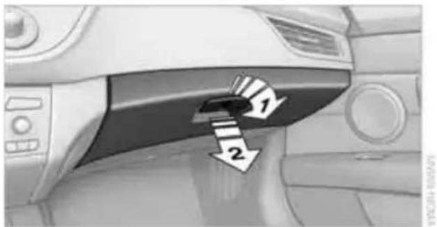BMW Z4 sDrive30i (2010) - Glove compartment - 1